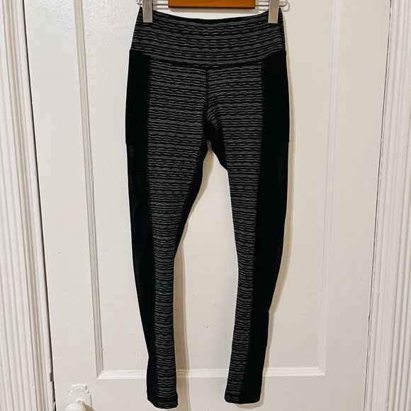 90 Degree High-Rise Workout Legging with Side Panel, Black/White Pattern, US XS - Picture 2 of 8